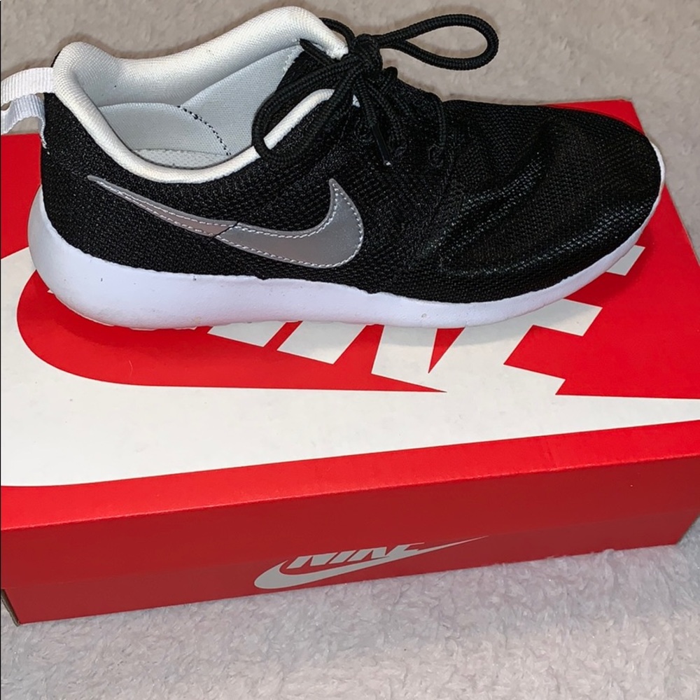 NIKE ROSHE Sneakers !